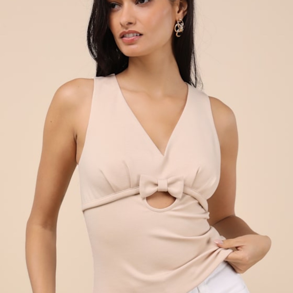 Lulus Patrizia Beige Cutout Bow V-neck Sleeveless Top - Size M